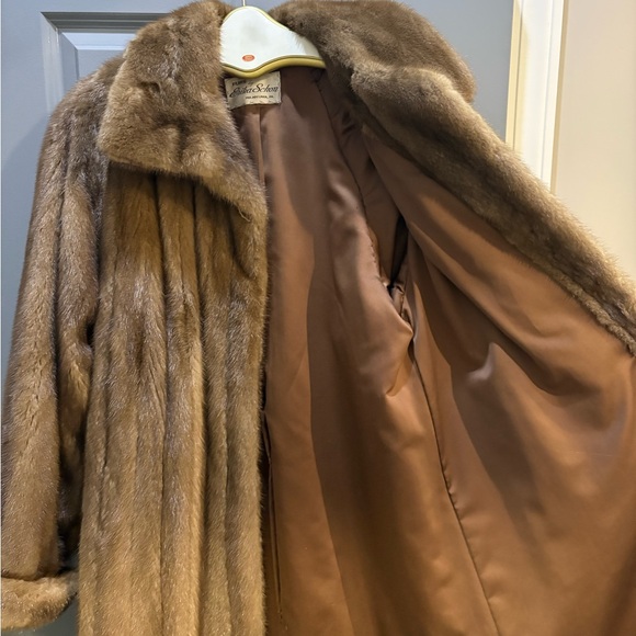 Elegant Mink Brown Fur Coat - Picture 3 of 5